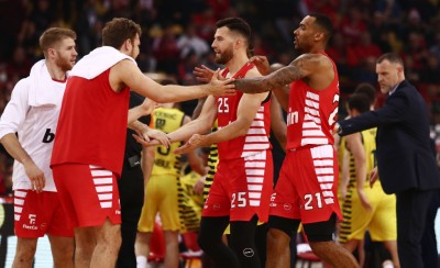 H μπασκετική ραψωδία, η αποθέωση στον Πάπας και η απαίτηση για κούπα! (video)