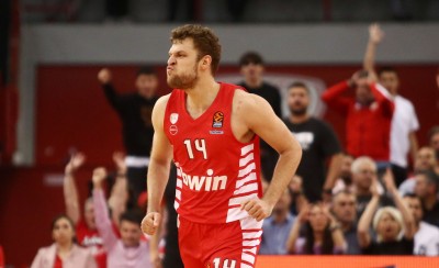 Ο Τζέιμς υποκλίθηκε στον τεράστιο Σάσα! (photo)