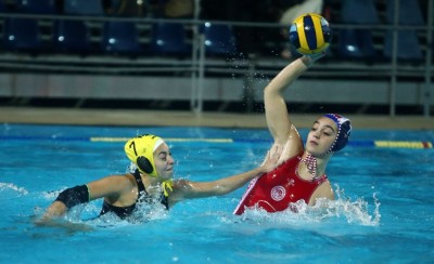 Θρυλικές κοριτσάρες διέλυσαν την ΑΕΚ!