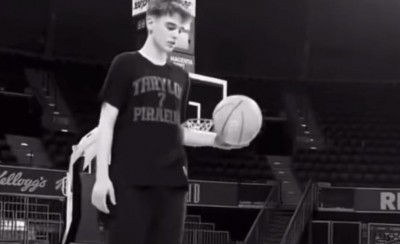 Με μπλουζάκι του Θρύλου ο εγγονός του Πέσιτς (video)