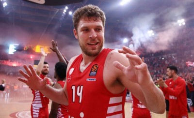 Βεζένκοβ: «Το ταξίδι δεν τελειώνει εδώ»