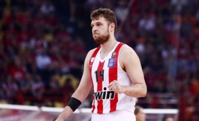 Βεζένκοφ: «Η πιο δύσκολη απόφαση που έχω πάρει ποτέ, αφήνω πίσω ένα κομμάτι της καρδιάς μου»