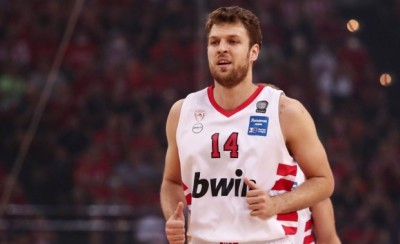 Βεζένκοφ: «Εύχομαι στον Ολυμπιακό να παραμείνει στην κορυφή»