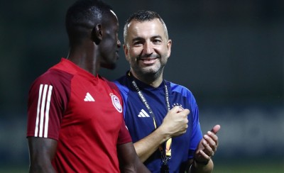 Μαρτίνεθ: «Είναι σα να περπατάμε σε μία γέφυρα τη στιγμή που αυτή χτίζεται»