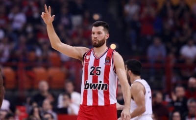 O Oλυμπιακός ευχήθηκε στον «χαζομπαμπά» Πίτερς!