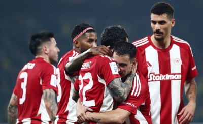 Μια «γροθιά» για το νταμπλ ο Θρύλος