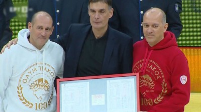Ο Ολυμπιακός βράβευσε τον Μπαρτζώκα!