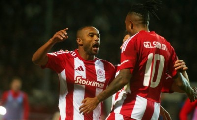 «Διπλό» και... αγκαλιά με το No.48 ο Θρύλος!