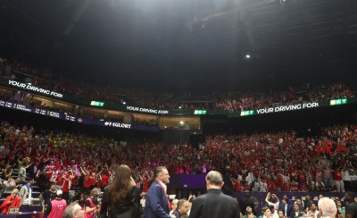 Κατακόκκινο και το Άμπου Ντάμπι!