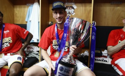 Λαρεντζάκης: «Αυτό που με δένει τόσο με αυτή την ομάδα είναι πάνω από όλα ο κόσμος»