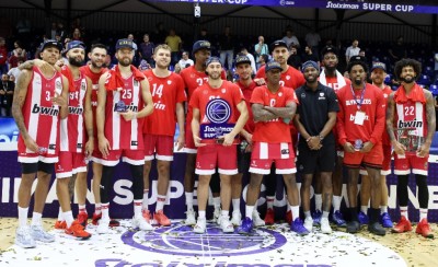 Ποιος να συγκριθεί μαζί σου! 334 κούπες και δεν είναι αρκέτες...