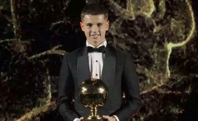 Η στιγμή του! Ο Μουζακίτης βραβεύτηκε με το Golden Boy!