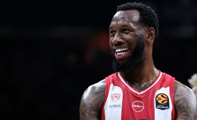 Πώς η δύσκολη προσαρμογή του Χολ μετατρέπεται σε λύση για τον Ολυμπιακό