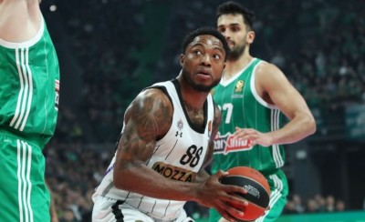 Προβάρει τα ερυθρόλευκα ο Τζόουνς!