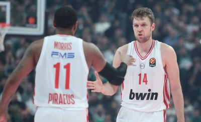 Διπλό μέσα στην Πόλη, Θρύλε ολέ ολέ!