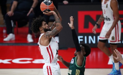 Ο Θρύλος μπαίνει με το… δεξί στο σπίτι τους!