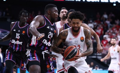 Παρέλαση τετράδας στην Πόλη του Φωτός για τον ασταμάτητο Ολυμπιακό!