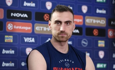 Mιλουτίνοφ: «Να ξεχάσουμε το πρώτο ματς, τιμή να φωνάζει ο κόσμος το όνομα μου»