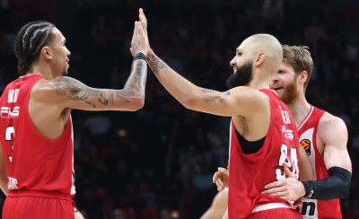 Και τώρα που είναι στη θέση του, δεν πέφτει με τίποτα ο Θρύλος!