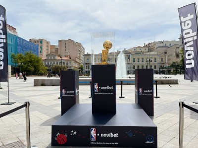 Το «3on3 Road to Glory» της Novibet φέρνει τη μαγεία του NBA με το Larry O’Brien Trophy σε Αθήνα, Πειραιά και Θεσσαλονίκη