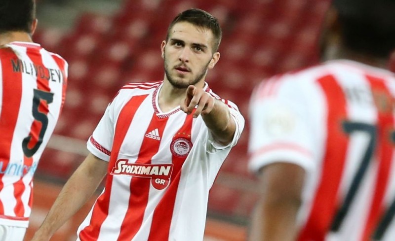 Κοιτάει... ψηλά ο παικταράς