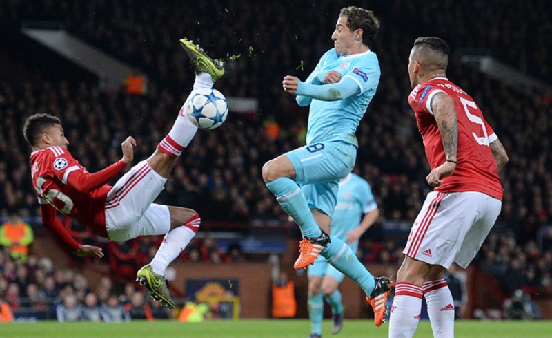 Έμπλεξαν οι