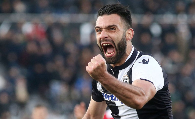 Μαζεύουν υπογραφές για Τζαβέλλα στο Καραϊσκάκη!