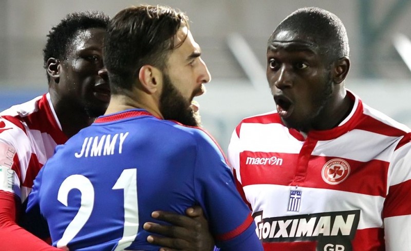 Διακοπή αγώνα ενώ δεν χτύπησε κανείς;