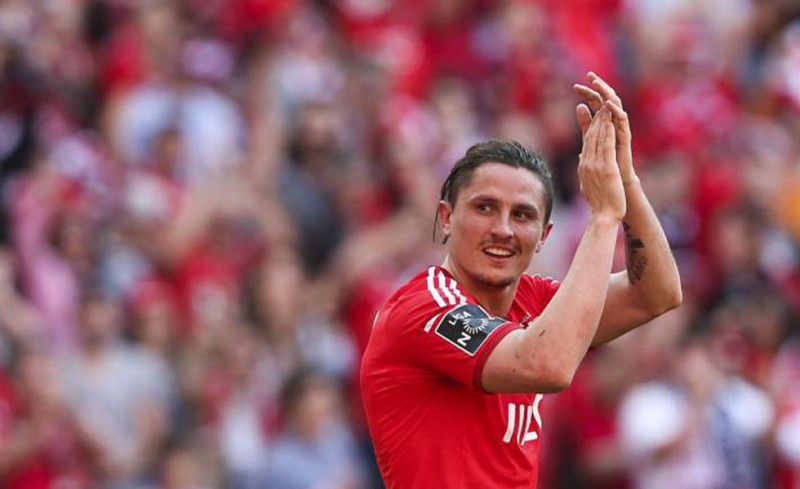 Παίζει ο Φέισα, πάγκο Μήτρογλου, Σάμαρης