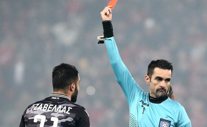 Κόκκινη σε... όλα ο Τζαβέλλας