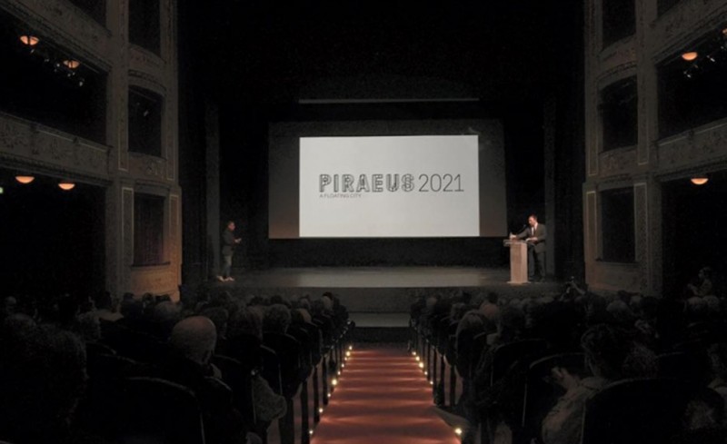 Στο πλευρό του 