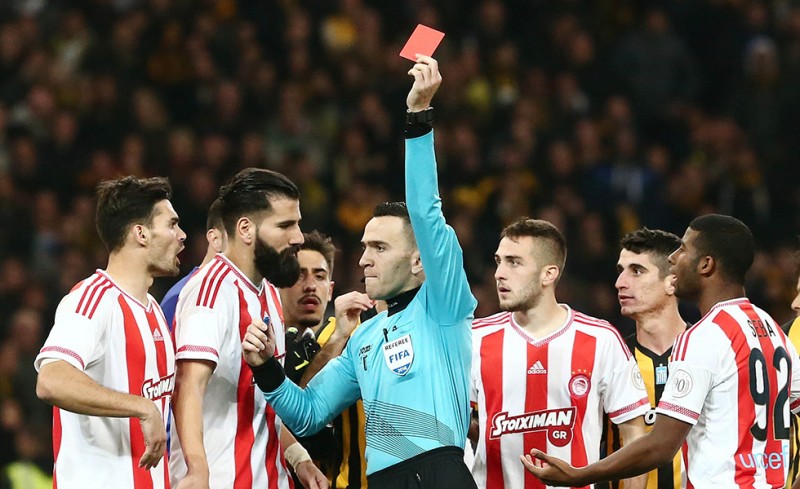 Σφυρίζει ο Καλογερόπουλος!