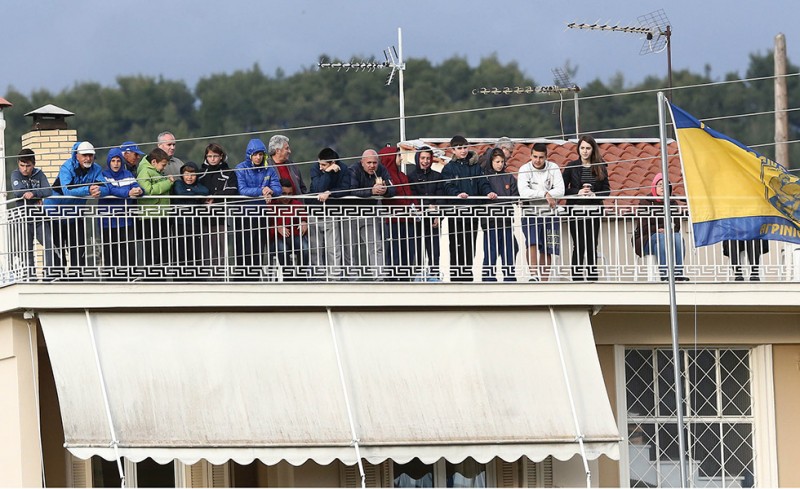 Γεμίσανε και τα μπαλκόνια για να δουν την 