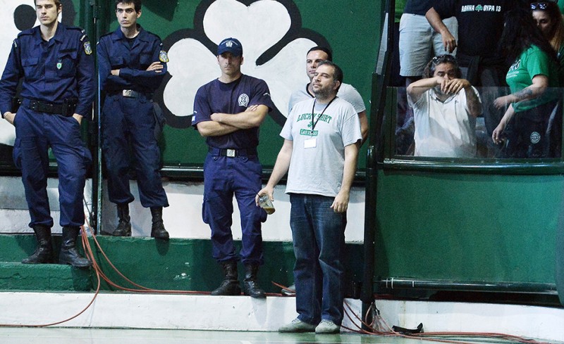 Ακατάλληλο γήπεδο!