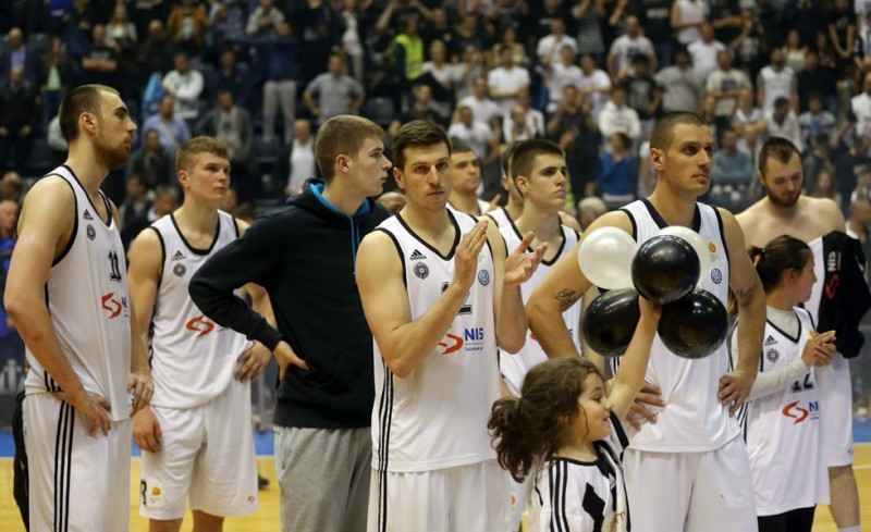 Αποβολή της Παρτιζάν!