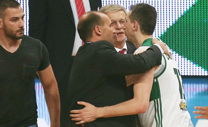 Αυτός είναι ο Θρύλος! Μπράβο!