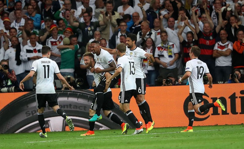 Ζόρια αλλά και νίκη για Γερμανία (video)