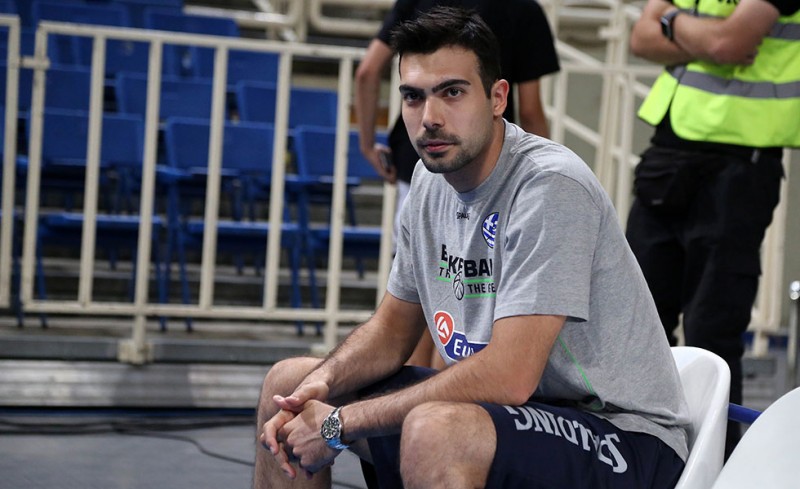 Εκτός ο Σλούκας