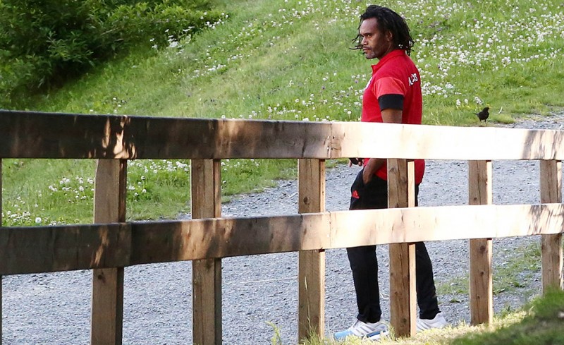 Με την ομάδα ο Καρεμπέ