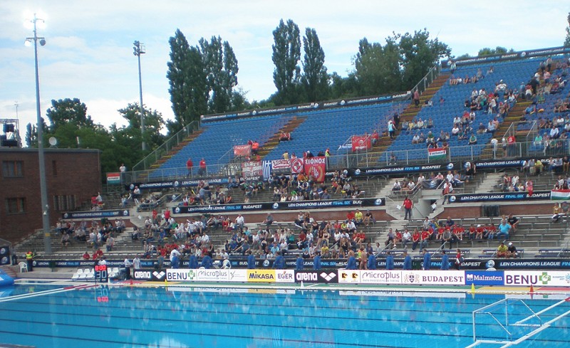 Παίρνουν θέση στην κερκίδα