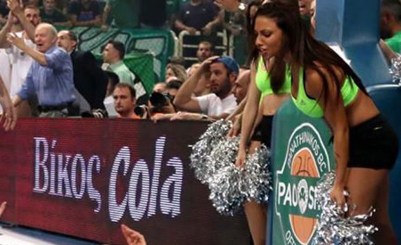 Κοπελιά, φιλάκια από τον Βασίλη!