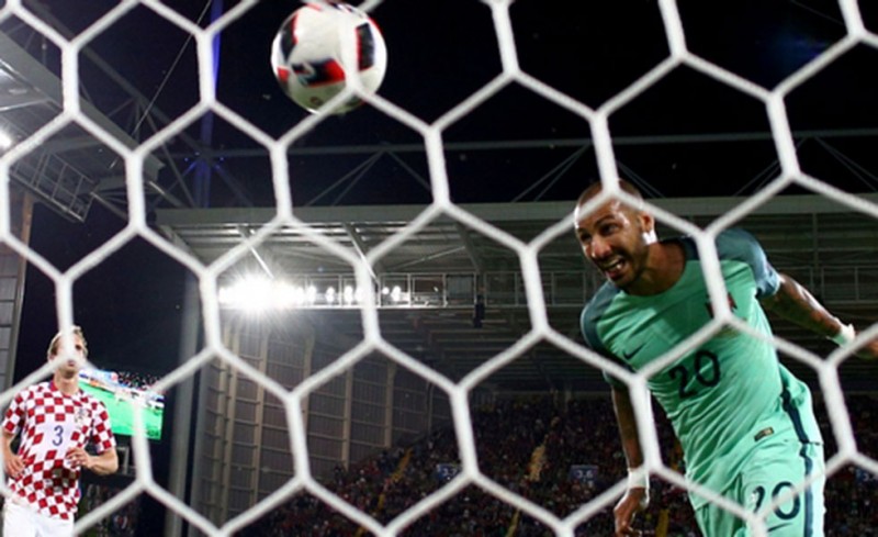 Με το ζόρι και οι δύο (videos)