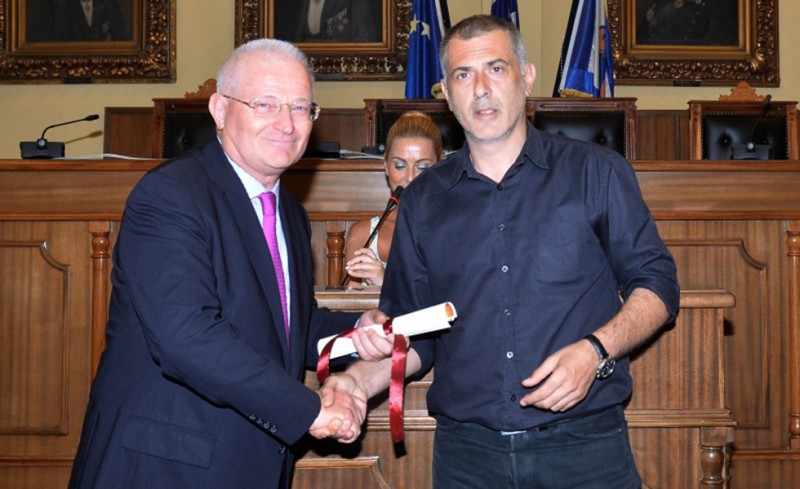 Βράβευση Μαρινάκη για την προσφορά στους πρόσφυγες!