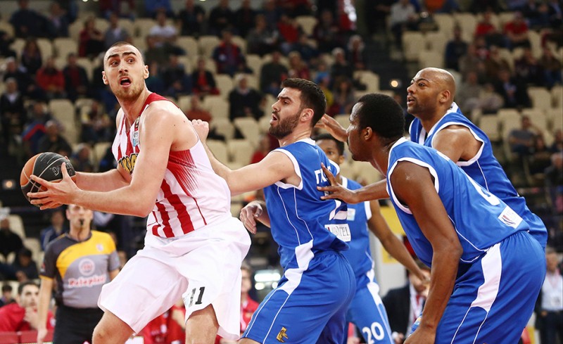 Στην έξοδο ο Μιλουτίνοφ