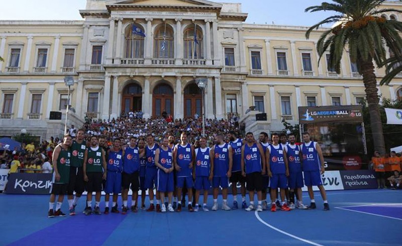 Όλα τα βλέμματα στη Σύρο