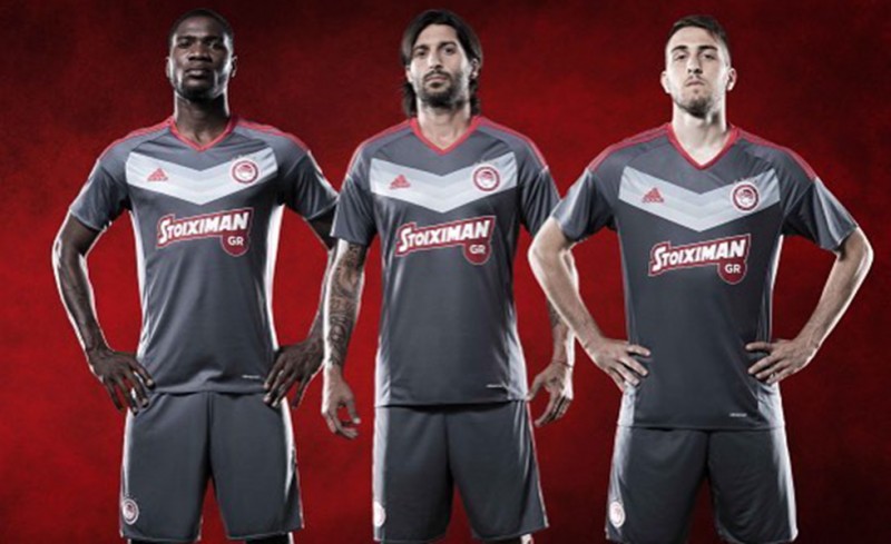 Με τη νέα φανέλα με Μπριζ