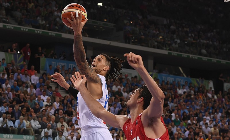 Με Χάκετ πρώτη η Ιταλία