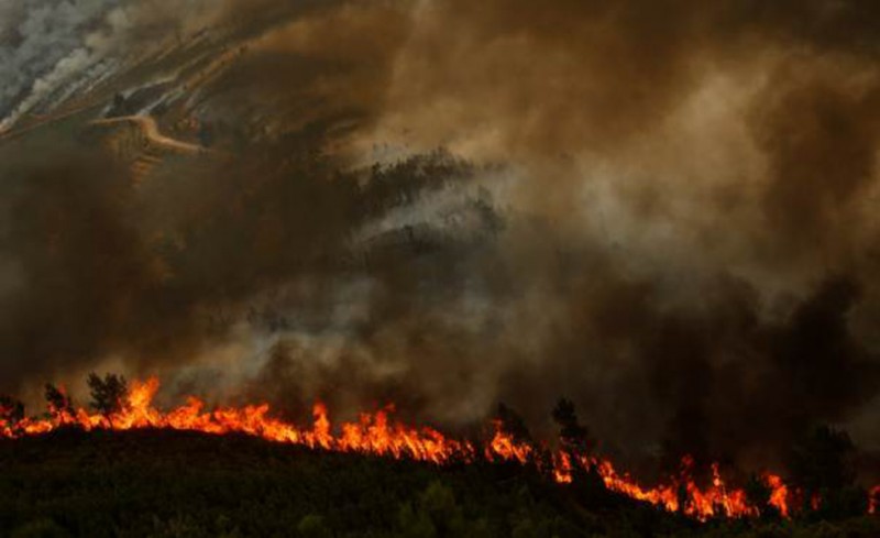 Φωτιά από το αεροπλάνο!