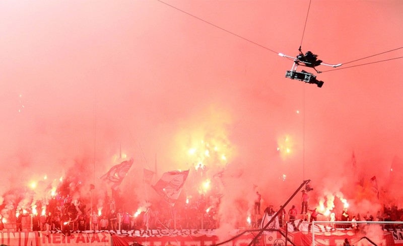 Mε τη… φωνή των καπνογόνων!