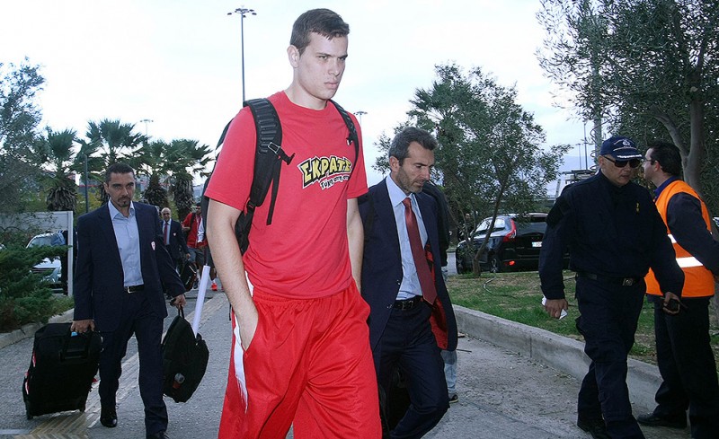 Με απόντα τον Αγραβάνη